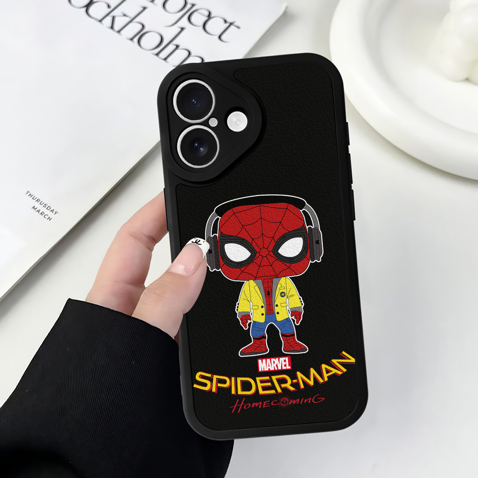 （画像用） Spider Man スパイダーマン 【iPhone 16シリーズ対応】シリコンスマホケース（レザー調） 材質：シリコン